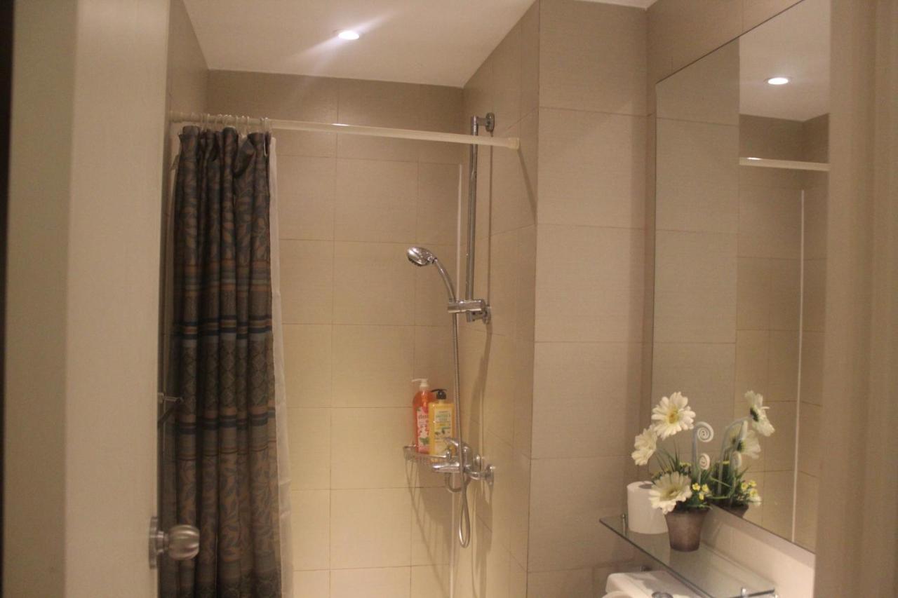Azure Urban Resort A4 Near Airport Mall With Wavepool Paranaque City Bagian luar foto