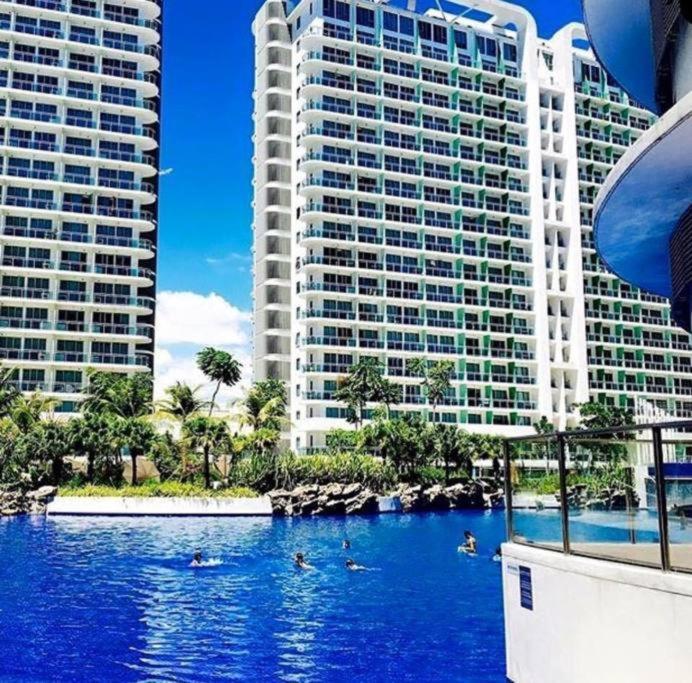 Azure Urban Resort A4 Near Airport Mall With Wavepool Paranaque City Bagian luar foto