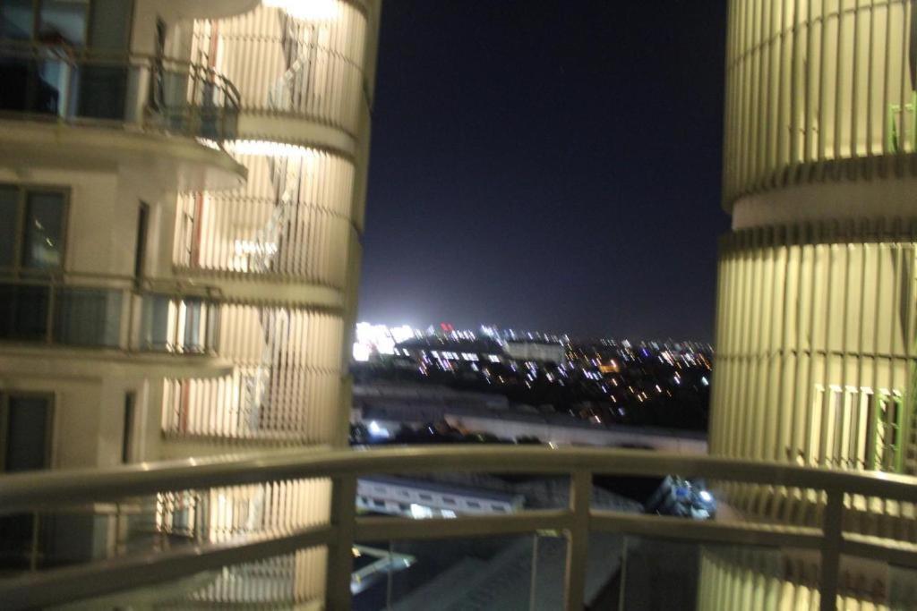 Azure Urban Resort A4 Near Airport Mall With Wavepool Paranaque City Bagian luar foto