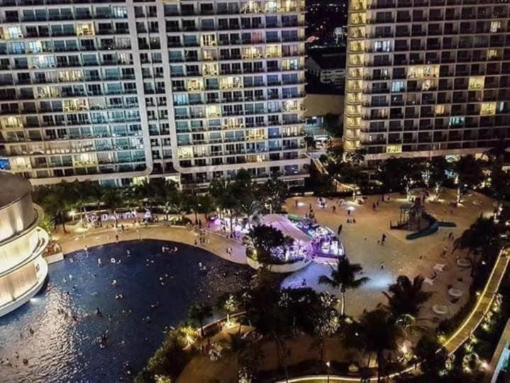 Azure Urban Resort A4 Near Airport Mall With Wavepool Paranaque City Bagian luar foto
