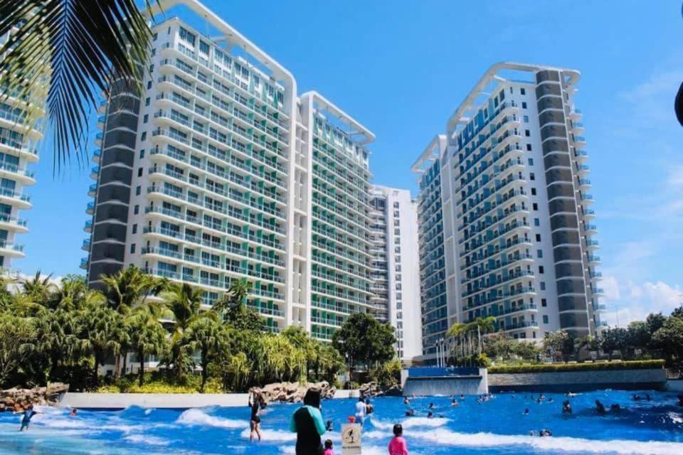 Azure Urban Resort A4 Near Airport Mall With Wavepool Paranaque City Bagian luar foto